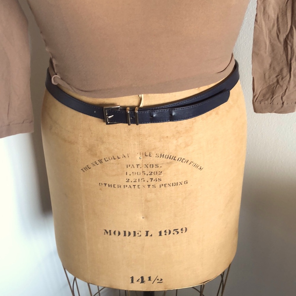 Talbots size medium leather navy blue belt, Silvertone hardware